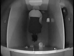 Две симпатичные девушки в трусиках и парень смотреть порно развратная жена